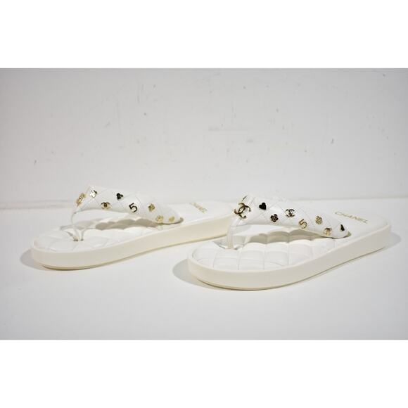 Chanel 23P White Quilted Charms Padded Pool Thong Logo Mule Slide Flat Sandal 39 - Picture 10 of 12